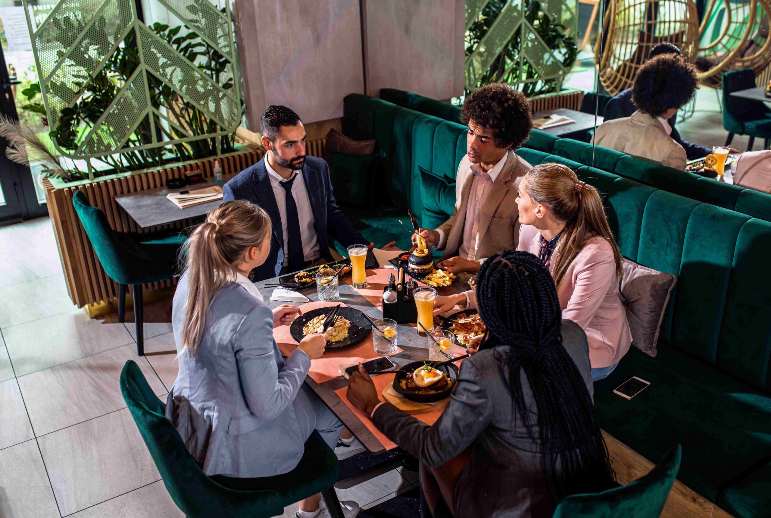 5 Essential Features Of The Best Business Lunch In Dubai